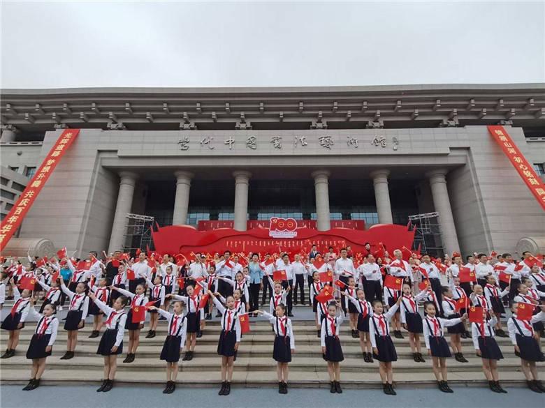 省十四届人大二次会议黔西南州代表团举行组团会议